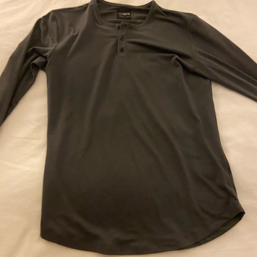 Cuts Clothing Slate Henley Curve-Hem, gray t shirt.